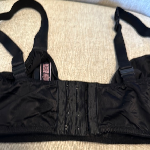 Victoria's Secret Black Bralette Deep V-neckline Seamless Rhinestone - XS - Picture 7 of 11